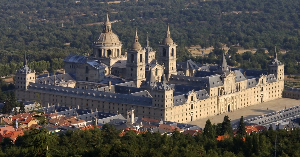 El 10 de agosto de 1557 Felipe II ordena la construcción del monasterio de El Escorial