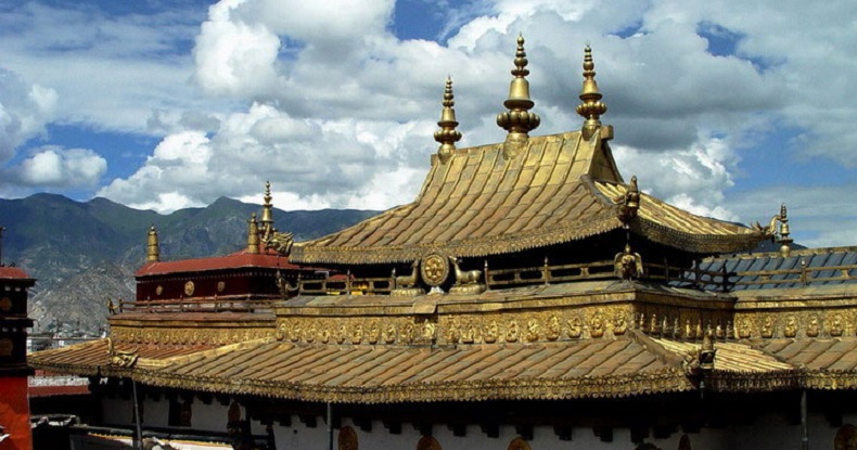 Incendio destruye el templo tibetano Jokhang en Lhassa